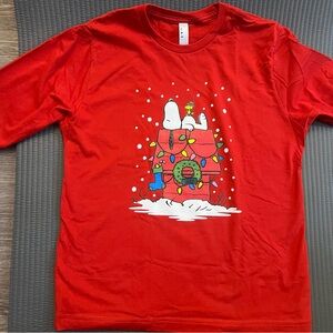 NWOT Peanuts Christmas Tee Sz M